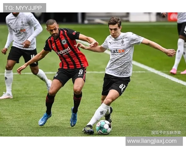 足球巨星与男团跨界对决 球场与舞台的激情碰撞 足球巨星与男团跨界对决 球场与舞台的激情碰撞